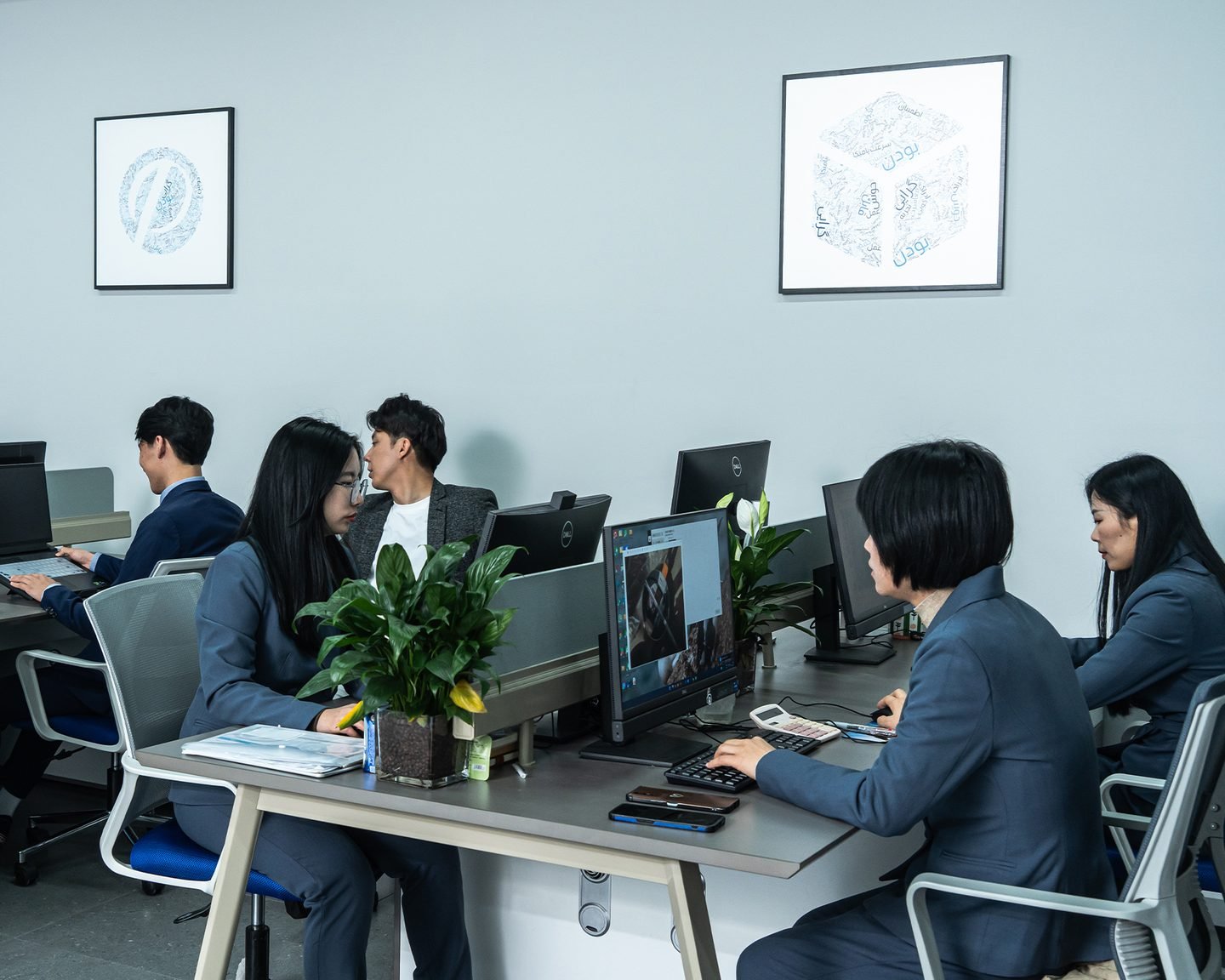 تیم عملیات پامیکا در دفتر ایوو